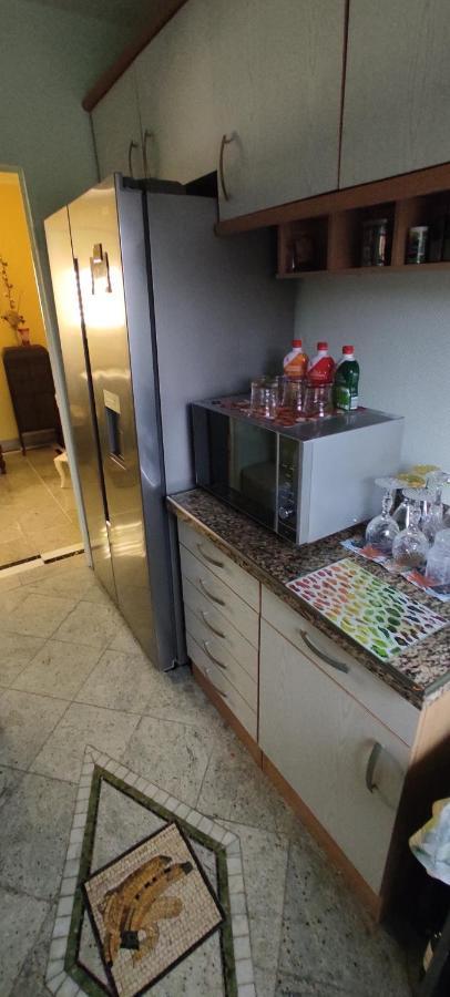 Weltoffenes Privates Gaestezimmer Bei Lgbtq Freundlichen Gastgeber Der Mit In Der Wohnung Lebt Берлин Экстерьер фото